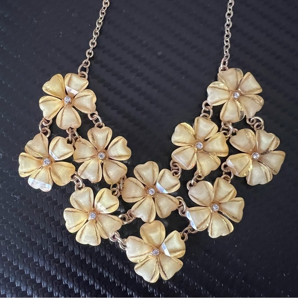 Charming Charlie Statement Necklace Yellow Flower Bib Gold Tone Chain - Picture 2 of 7